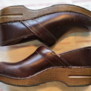 Dansko Womens Brown Leather slip on Clogs size 39